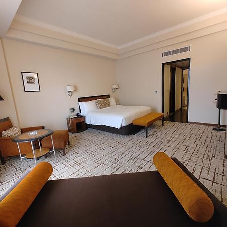 Hotel Marine Plaza Mumbai Kültér fotó